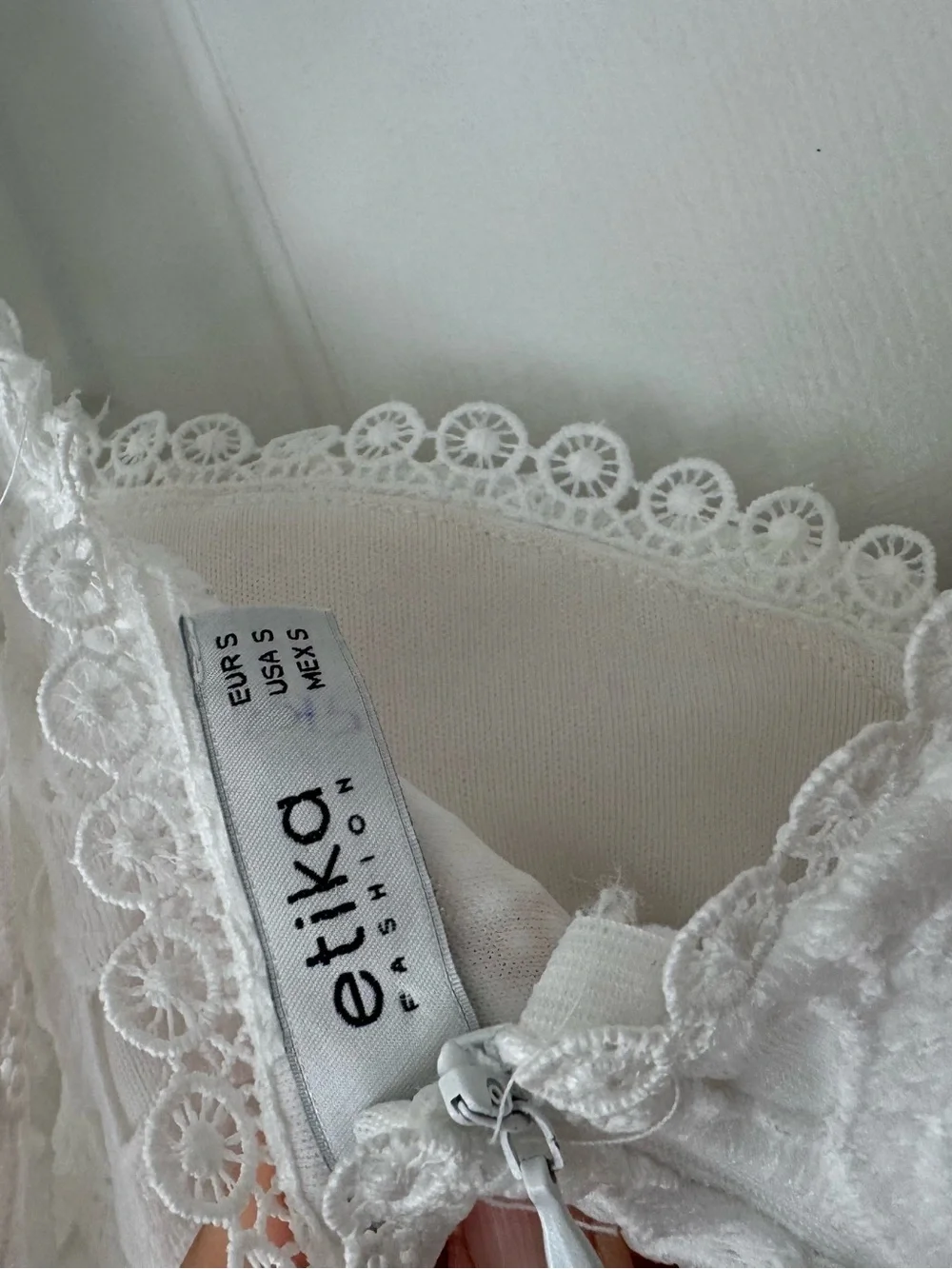 Local European White Off-Shoulder Lace Midi Dress with Puff Sleeves - Picture 5 of 5